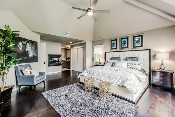 Real Estate featured sample  in Los Angeles